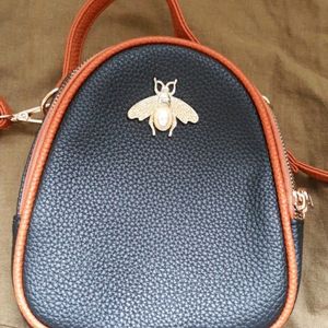 Bee purse